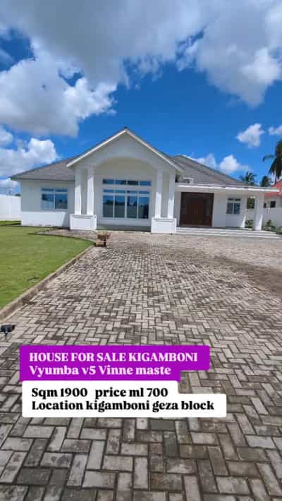 Nyumba ya vyumba vitano inauzwa Kigamboni Geza Block, Dar Es Salaam (1900 sqm)