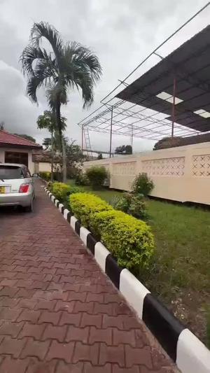 Nyumba inauzwa Kijitonyama, Dar Es Salaam (645 sqm)