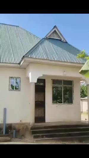 Nyumba ya vyumba vitatu inauzwa Kibaha Kwa Mfipa, Pwani (500 sqm) Nyumba ya vyumba vitatu inauzwa Kibaha Kwa Mfipa, Pwani (500 sqm)