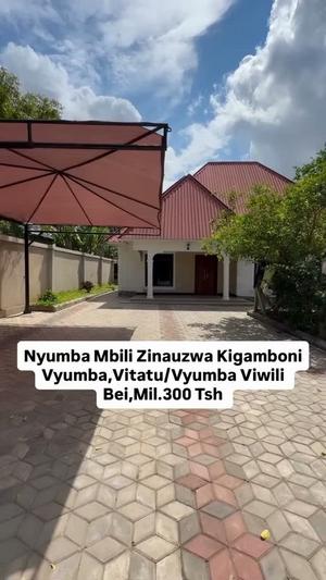 Nyumba ya vyumba vitatu inauzwa Kigamboni Center, Dar Es Salaam (1300 sqm)
