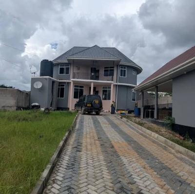 Nyumba ya vyumba vinne inauzwa Mbezi Kwa Msuguri, Dar Es Salaam (2000 sqm)
