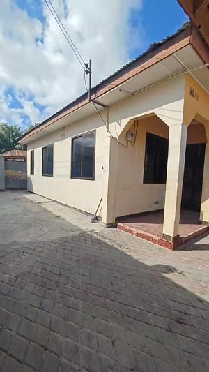 3 Bedrooms House for Rent in Chanika Taliani, Dar Es Salaam