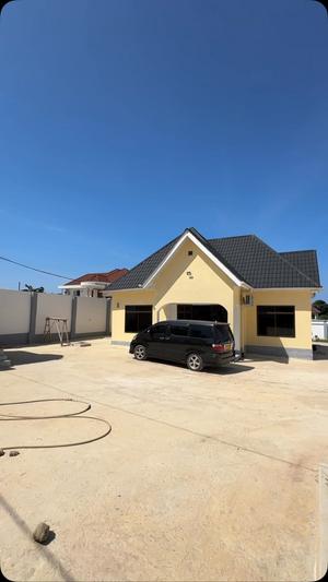 Nyumba ya vyumba vitatu inauzwa Bahari Beach, Dar Es Salaam (1050 sqm) Nyumba ya vyumba vitatu inauzwa Bahari Beach, Dar Es Salaam (1050 sqm)