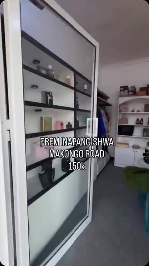 Duka linapangishwa Makongo, Dar Es Salaam