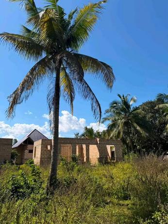 Nyumba ya vyumba vitatu inauzwa Fuoni Kibondeni, Zanzibar - Mjini Magharibi (6400 sqm) Nyumba ya vyumba vitatu inauzwa Fuoni Kibondeni, Zanzibar - Mjini Magharibi (6400 sqm)