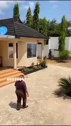 Nyumba ya vyumba vitano inauzwa Madale, Dar Es Salaam (1000 sqm) Nyumba ya vyumba vitano inauzwa Madale, Dar Es Salaam (1000 sqm)