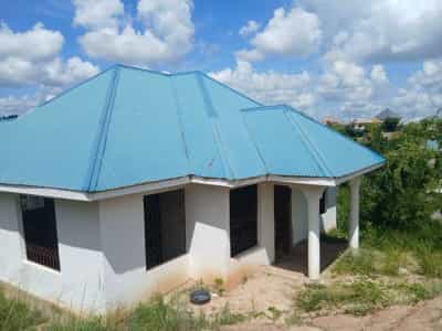 Nyumba ya vyumba vitatu inauzwa Kimala Suka Golan, Iringa (300 sqm)