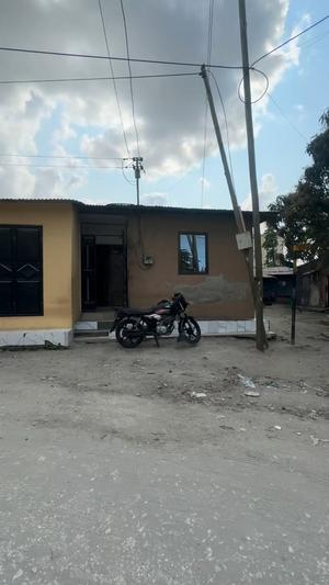 Kiwanja kinauzwa Kinondoni, Dar Es Salaam (350 sqm) Kiwanja kinauzwa Kinondoni, Dar Es Salaam (350 sqm)
