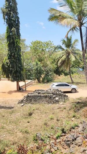 Kiwanja kinauzwa Kimara Temboni, Dar Es Salaam (8500 sqm) Kiwanja kinauzwa Kimara Temboni, Dar Es Salaam (8500 sqm)