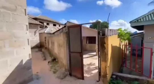 Nyumba ya vyumba 7 inauzwa Mbezi Magufuli, Dar Es Salaam (400 sqm) Nyumba ya vyumba 7 inauzwa Mbezi Magufuli, Dar Es Salaam (400 sqm)