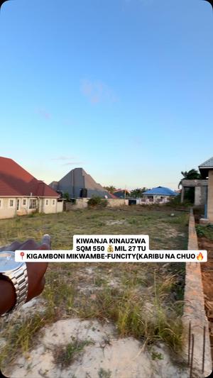 Kiwanja kinauzwa Mikwambe, Dar Es Salaam (600 sqm) Kiwanja kinauzwa Mikwambe, Dar Es Salaam (600 sqm)