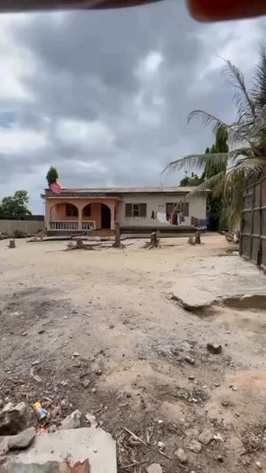 Nyumba inauzwa Mbezi Beach Afrikana, Dar Es Salaam (950 sqm)