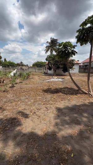 Kiwanja kinauzwa Boko Beach, Dar Es Salaam (560 sqm) Kiwanja kinauzwa Boko Beach, Dar Es Salaam (560 sqm)