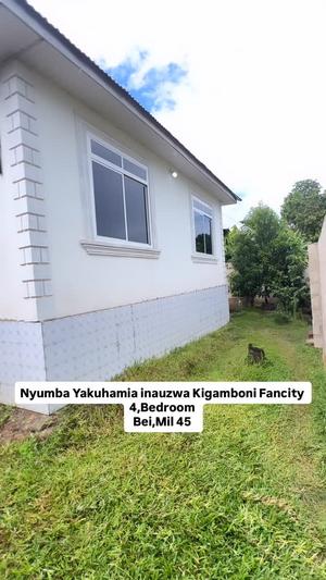 Nyumba ya vyumba vinne inauzwa Mkwambe Fani City, Kigamboni, Dar Es Salaam (400 sqm)
