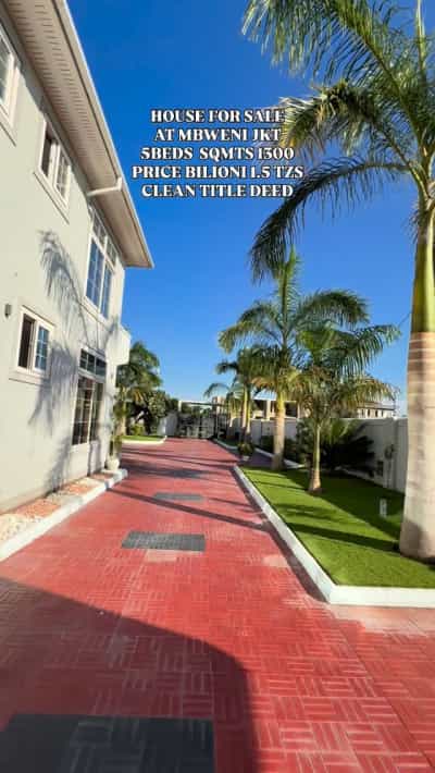 Nyumba ya vyumba vitano inauzwa MBWENI JKT, Dar Es Salaam (1300 sqm) Nyumba ya vyumba vitano inauzwa MBWENI JKT, Dar Es Salaam (1300 sqm)