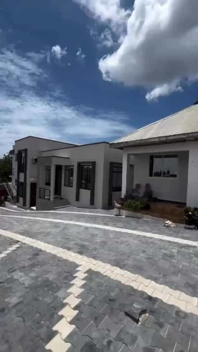 Nyumba ya vyumba viwili inauzwa Salasala Kinzudi, Dar Es Salaam Nyumba ya vyumba viwili inauzwa Salasala Kinzudi, Dar Es Salaam