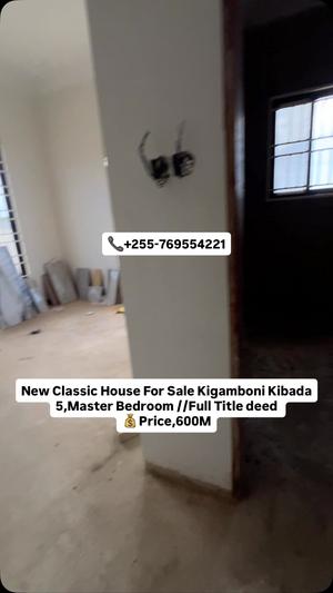 Nyumba ya vyumba vitano inauzwa Kibada, Dar Es Salaam (1000 sqm)
