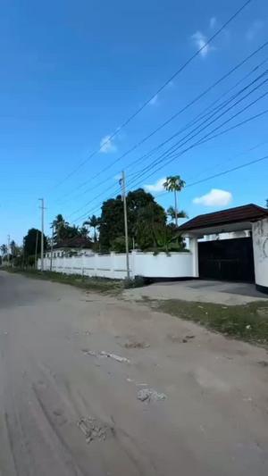 House for Sale in Mbezi Beach, Dar Es Salaam (1000 sqm)