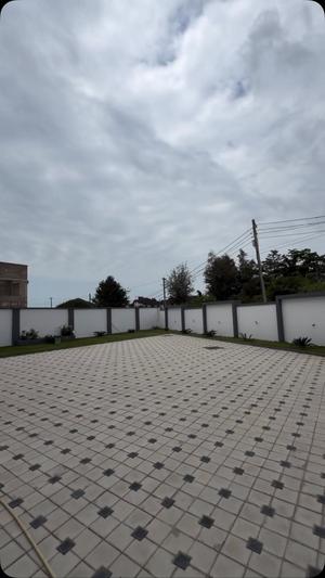 Nyumba ya vyumba vitano inauzwa Mbweni JKT, Dar Es Salaam (1100 sqm)