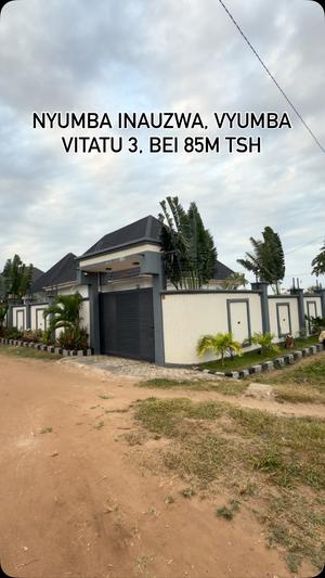 Nyumba ya vyumba vitatu inauzwa Bunju A, Mji Mpya, Dar Es Salaam (450 sqm) Nyumba ya vyumba vitatu inauzwa Bunju A, Mji Mpya, Dar Es Salaam (450 sqm)