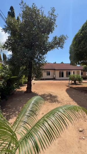Kiwanja kinauzwa Mbezi Beach Africana, Dar Es Salaam sqm 2100