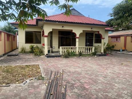 Nyumba ya vyumba vitatu inauzwa Tegeta Namanga, Dar Es Salaam (430 sqm) Nyumba ya vyumba vitatu inauzwa Tegeta Namanga, Dar Es Salaam (430 sqm)