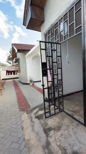 Nyumba ya vyumba vinne inapangishwa Makumbusho, Dar Es Salaam