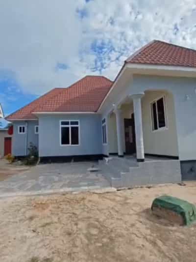 Nyumba ya vyumba vitatu inauzwa Pugu Kinyamwezi, Dar Es Salaam (3000 sqm)