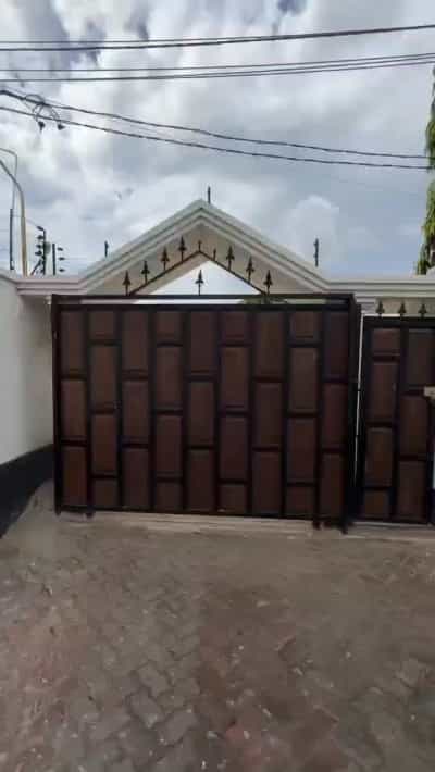 Nyumba ya vyumba vinne inauzwa Kijitonyama, Dar Es Salaam (400 sqm)