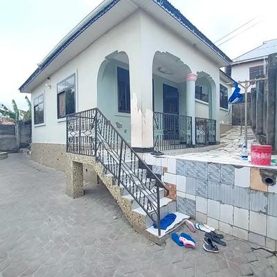 Nyumba ya vyumba vitatu inauzwa Mbezi Kwa Msuguri, Dar Es Salaam (400 sqm) Nyumba ya vyumba vitatu inauzwa Mbezi Kwa Msuguri, Dar Es Salaam (400 sqm)