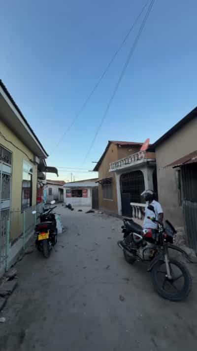 Nyumba ya vyumba 6 inauzwa MWANANYAMALA, Dar Es Salaam Nyumba ya vyumba 6 inauzwa MWANANYAMALA, Dar Es Salaam