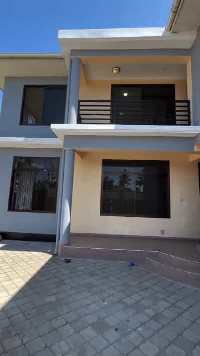 Apartment ya vyumba vitatu inapangishwa Mbezi Beach, Dar Es Salaam Apartment ya vyumba vitatu inapangishwa Mbezi Beach, Dar Es Salaam