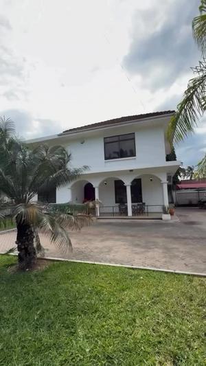 Nyumba (Furnished) ya vyumba vinne inapangishwa Mbezi Beach, Dar Es Salaam Nyumba (Furnished) ya vyumba vinne inapangishwa Mbezi Beach, Dar Es Salaam