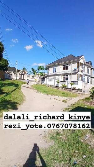 Nyumba ya vyumba vitatu inauzwa Tabata Kinyerezi, Dar Es Salaam (300 sqm) Nyumba ya vyumba vitatu inauzwa Tabata Kinyerezi, Dar Es Salaam (300 sqm)