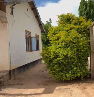 Nyumba ya vyumba vinne inauzwa Kisasa, Dodoma (600 sqm)