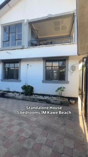Apartment ya vyumba vitano inapangishwa Kawe Beach, Dar Es Salaam