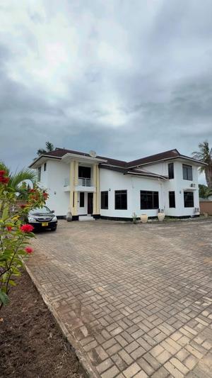 5 Bedrooms House for Rent in Mbezi Beach, Dar Es Salaam