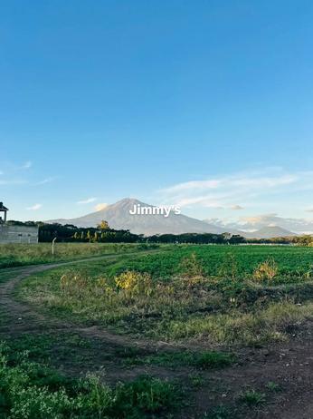 Kiwanja kinauzwa Burka Arusha (1 acre) Kiwanja kinauzwa Burka Arusha (1 acre)