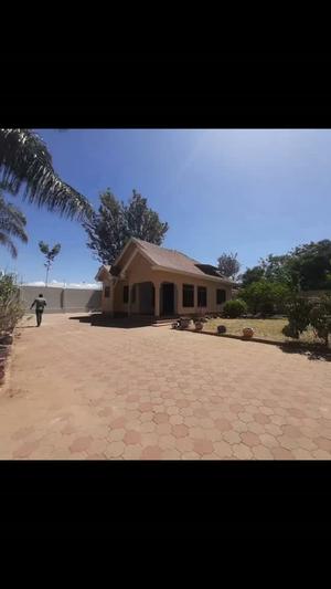 Nyumba ya vyumba vitatu inapangishwa Mbauda, Arusha Nyumba ya vyumba vitatu inapangishwa Mbauda, Arusha