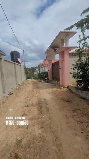 Nyumba ya vyumba vinne inauzwa Madale-Mivumoni, Dar Es Salaam (500 sqm) Nyumba ya vyumba vinne inauzwa Madale-Mivumoni, Dar Es Salaam (500 sqm)