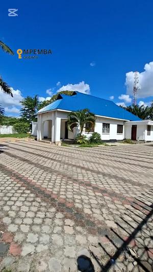 Kiwanja kinauzwa Mikocheni, Dar Es Salaam sqm 1255