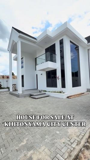 5 Bedrooms House for Sale in Kijitonyama, Dar Es Salaam (400 sqm)