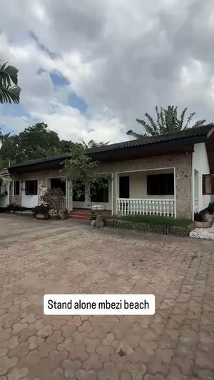Nyumba ya vyumba vinne inapangishwa Mbezi Beach, Dar Es Salaam Nyumba ya vyumba vinne inapangishwa Mbezi Beach, Dar Es Salaam