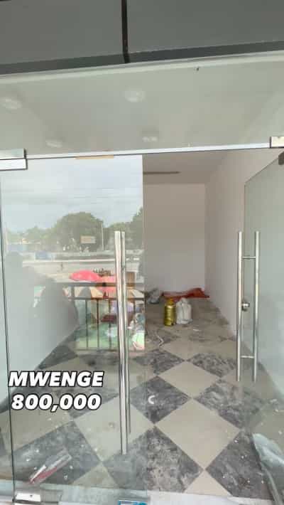 Duka linapangishwa Mwenge, Dar Es Salaam