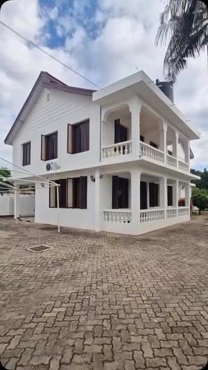 5 Bedrooms House for Rent in Mikocheni, Dar Es Salaam 5 Bedrooms House for Rent in Mikocheni, Dar Es Salaam