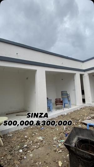 Duka linapangishwa Sinza, Dar Es Salaam