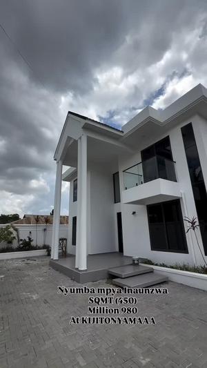 Nyumba ya vyumba vinne inauzwa Kijitonyama, Dar Es Salaam (450 sqm) Nyumba ya vyumba vinne inauzwa Kijitonyama, Dar Es Salaam (450 sqm)