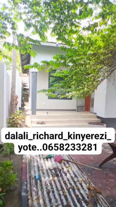 Nyumba ya vyumba vitatu inauzwa Kinyerezi Kibagq, Songasi, Dar Es Salaam (350 sqm) Nyumba ya vyumba vitatu inauzwa Kinyerezi Kibagq, Songasi, Dar Es Salaam (350 sqm)