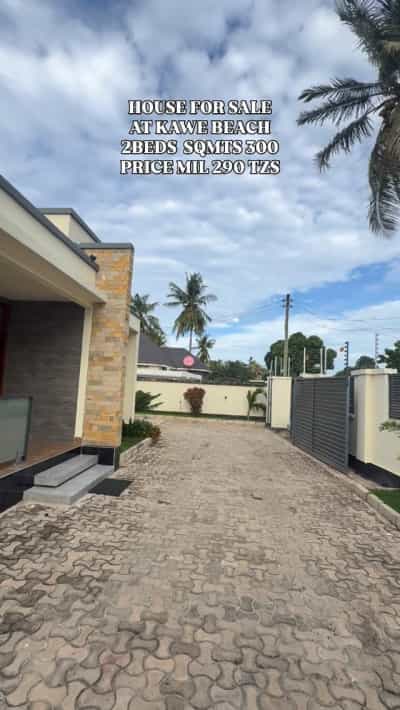 Nyumba ya vyumba vinne inauzwa Kawe Beach, Dar Es Salaam (300 sqm)
