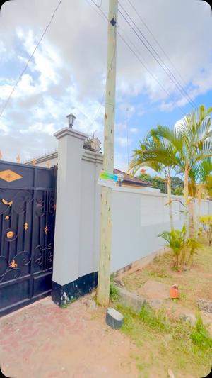 Nyumba ya vyumba vinne inapangishwa Mbezi Beach, Dar Es Salaam Nyumba ya vyumba vinne inapangishwa Mbezi Beach, Dar Es Salaam